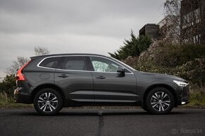 Volvo XC60 B4 Momentum Pro AWD A/T - 5