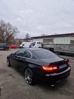 BMW e92 320i coupe manuál - 5