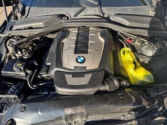 Prodám náhradní díly z BMW e60 e61 550i N62B48A 270kw 228tis - 5