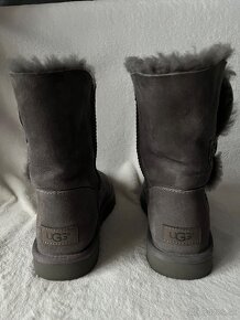 UGG Snehule W Bailey Button II 1016226 Sivá. - 5