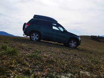 Predám SUZUKY Grand Vitara 2010 4x4 2,4benzín automat - 5