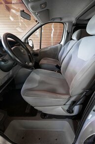 Opel Vivaro  Life  2,5 CDTI 2005 , renault - 5