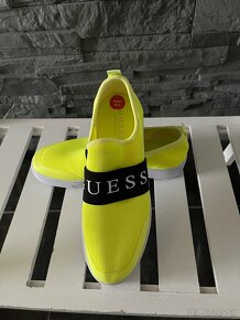 Guess v.38,5 - 5