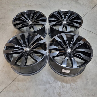 Hliníkové Volkswagen disky 5x112 R21 9.5J ET31 - 5