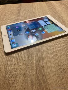 9.7” tablet iPad Air 2 / 128GB Silver prasknutý displej - 5