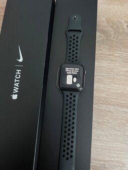 Apple watch 6 44mm NIKE čierne - 5