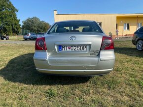 Toyota Avensis 2.2 diezel - 5