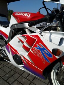 Suzuki GSX-R 400 - 5