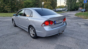 Honda Civic 1,3 hybrid 70kW sedan automat CVT - 5