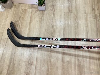 ✅ CELÉ HOKEJKY CCM JETSPEED FT5 PRO - 75 F - P92 - 169 CM ❤️ - 5