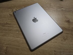 Ipad 6 128gb v super stave ma len velmi jemne znamky pouziva - 5