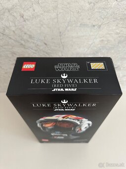 LEGO Luke Skywalker Red Five Helmet 75327 - 5