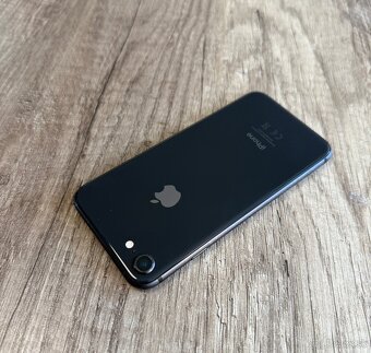 Predám - Apple iPhone 8 64GB, pekný stav - 5