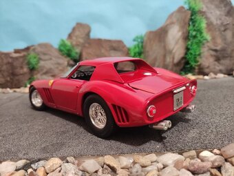 prodám model 1:18 ferrari 250 GTO 1964 - 5