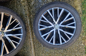 Zimna sada R18, disky original VW, Continental 235/45 R18 - 5