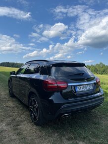 Mercedes Benz GLA - 5