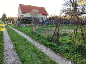 Pozemok 766m2 so starším domom na predaj, Cabaj - Čápor, čas - 5