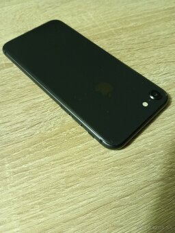 iPhone 8 / 256GB čierny Super stav - 5