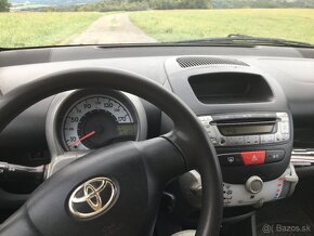 Predam toyotu aygo rok2012 benzin1.0 - 5