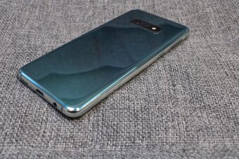 Samsung Galaxy S10e (plne funkčný) super stav - 5