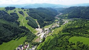 POZEMOK SO STAVEBNÝM POVOLENÍM VÝHĽAD NA VLEK 1667M2 video - 5