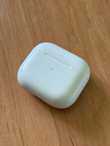 Apple AirPods 3 s MagSafe nabíjacím puzdrom - 5