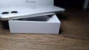 IPhone 11 64GB Biely – Perfektný stav, elegantný telefón - 5