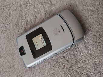 Motorola V3 - RETRO - 5