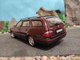 prodám model 1:18 mercedes benz E class E420 - 5