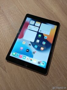 9,7" iPad Air 2/64GB mierna puklina + obal s klávesnicou - 5