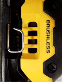 Dewalt excentricka bruska - 5