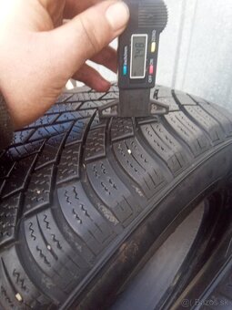 Predám 2ks zimné pneu.195/65R15 Nexen dezen 7,4mm - 5