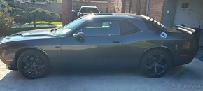 Dodge challenger 5,7 HEMI V8 R/T - 5