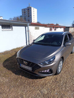 hyundai i30 combi / 1.5dpi / 123 tis km / 11 900 € / rv 22 - 5