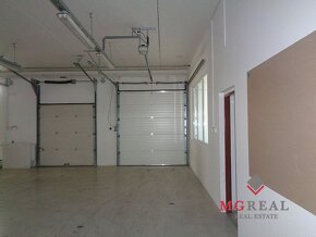 Prenájom spevnej (asfaltovej) plochy 2500 m2  a skladových p - 5