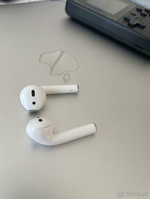 Apple Airpods 2 (2019) so silikónovým obalom - 5