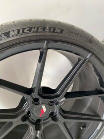 Disky Japan Racing spolu s pneu Michelin - 5