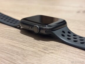 Predám Apple Watch 6 44mm Nike+ - 5