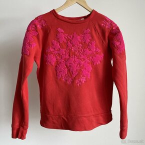 H&M Červenoružová mikina pulóver s nášivkou crewneck XS 34 - 5