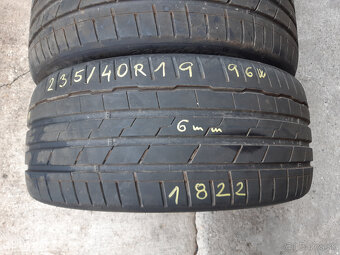 235/40 R19  -letné - 5