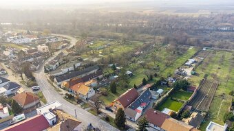 Devínska Nová Ves - pekný stavebný pozemok v centre DNV - 5