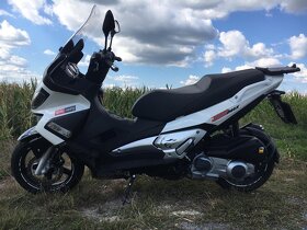 Aprilia SR MAX 300 - 5