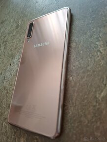 Predám Samsung Galaxy A7 (2018) Gold, dual SIM - 5