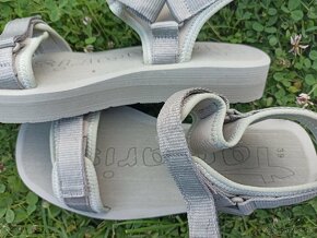 Tamaris zelenošedé sandále - 5