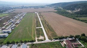 Stavebný pozemok 705m2 so všetkými sieťami - Nové Mesto n/V - 5