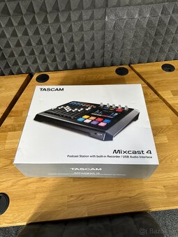 TASCAM MIXCAST 4 + kufor - 5