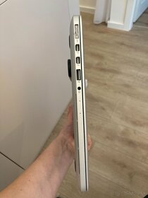 Apple MacBook Pro - 5