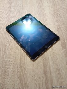 9,7" iPad Air 2/64GB mierna puklina + obal s klávesnicou - 5