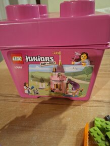 LEGO® Juniors 10668 Starter Set pre dievčatá.
 - 5