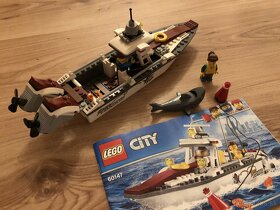 Lego CITY 60147 - Motorovy čln - pláva na vode - 5